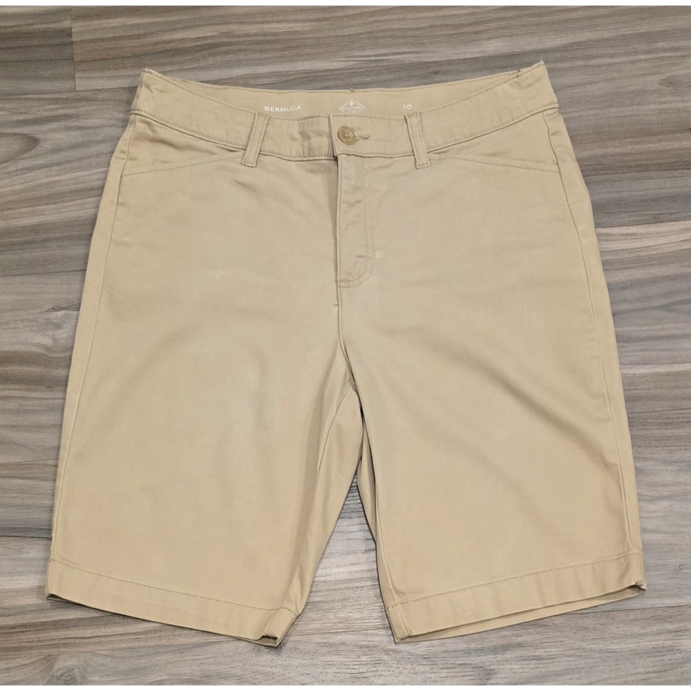 St John’s Bay Bermuda Shorts Size 10 Khaki Tan Classic Casual Summer Shorts